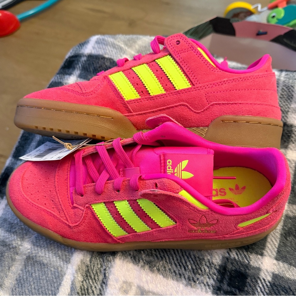 Adidas forum CL w
Brand new - Picture 2 of 8